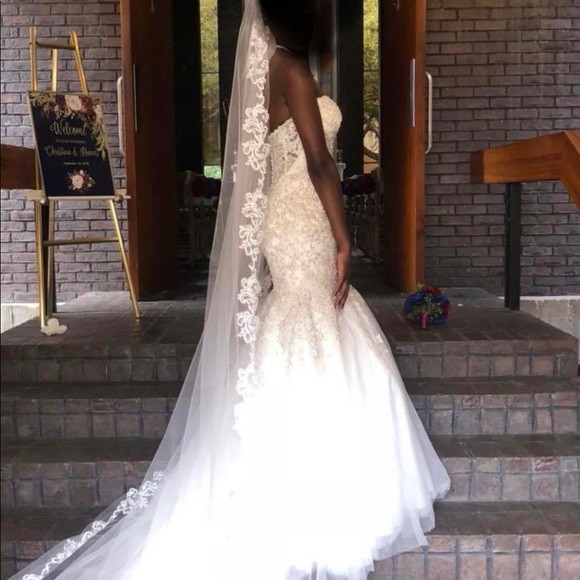 Beautiful Mori Lee Wedding Dress- style 8125 - Picture 2 of 9